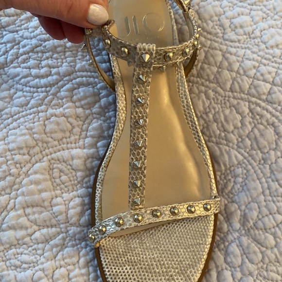 Jennifer Lopez gold sandal - Picture 6 of 6